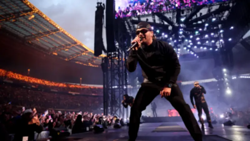 Jul au Stade de France : record de 100 000 spectateurs pour un show de 2h30