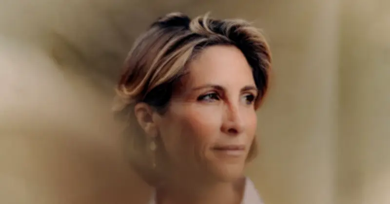 Julia de Funès : sortir des débats binaires par la pensée distinguée
