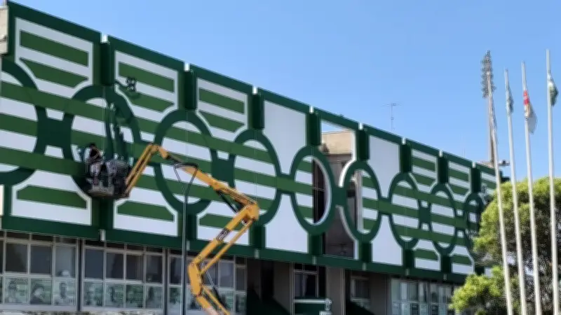 K-Live 2026 : une fresque géante de 280 m² transforme le stade de Sète