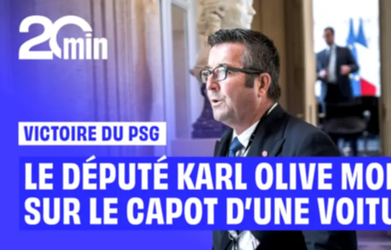 Karl Olive grimpe sur le capot d'une voiture après la victoire du PSG
