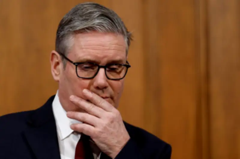 Keir Starmer déterminé à rester malgré les appels à son départ