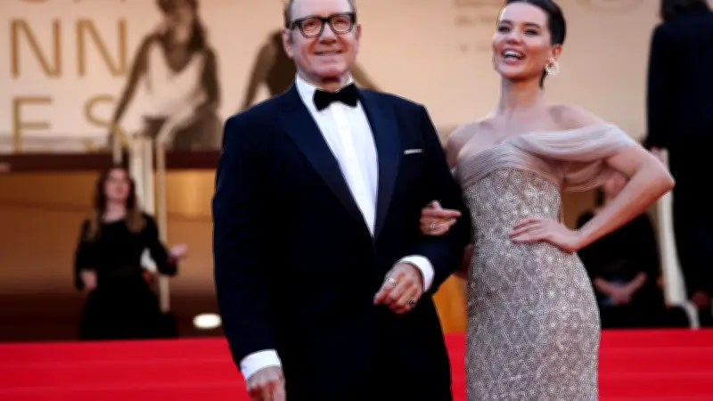Kevin Spacey fait son retour sur le tapis rouge à Cannes