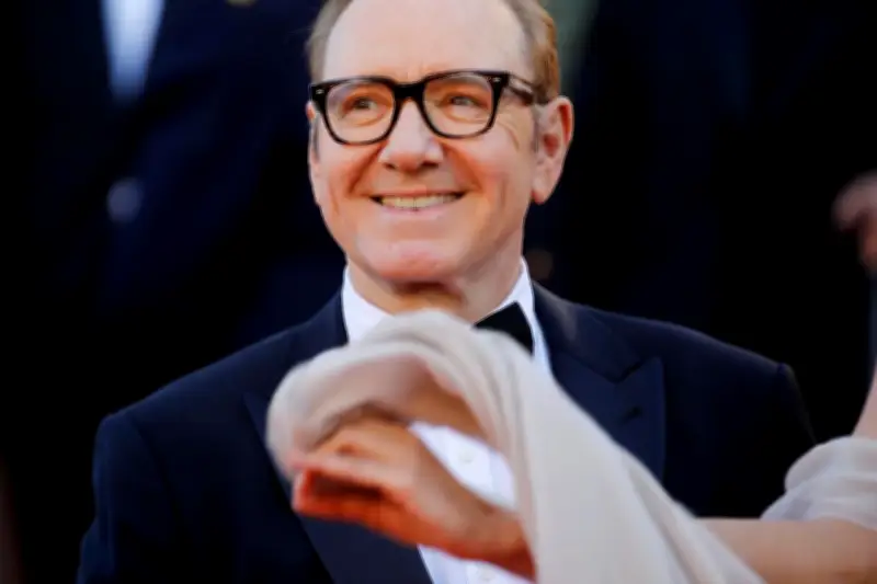 Kevin Spacey fait un retour remarqué sur les marches de Cannes