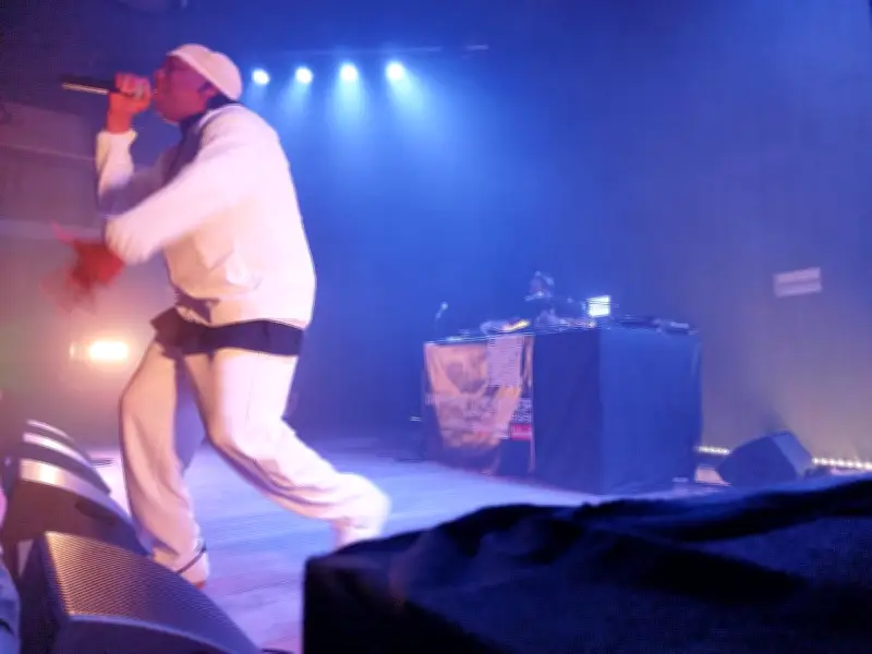 KRS-One enflamme Bordeaux avec un show hip-hop brut et authentique