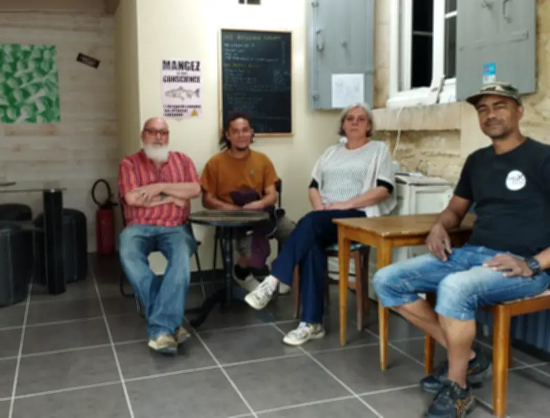 La Boussole saintaise ouvre son café associatif à Saintes