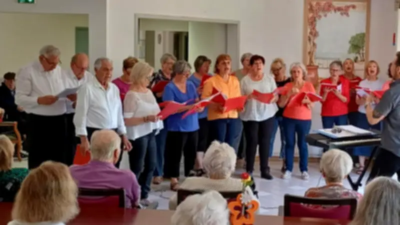 La chorale la Ritournelle enchante les résidents des Mélias à Montady