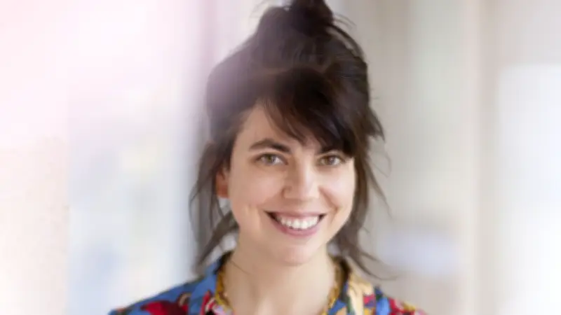 Éléa Marini remporte le prix Habiter le monde 2026 pour son premier roman