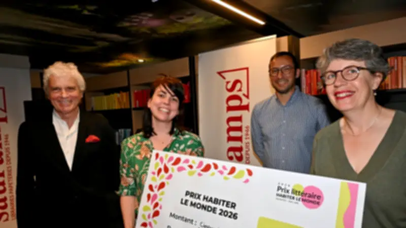 Éléa Marini reçoit le Prix Habiter le monde à la Comédie du livre