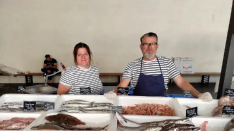 La poissonnerie La Débarque s'installe à la halle de Vias