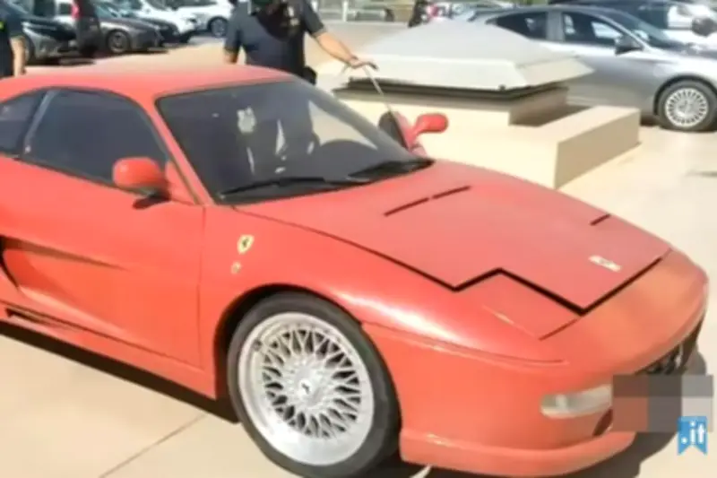 La police italienne saisit une fausse Ferrari déguisée en Toyota