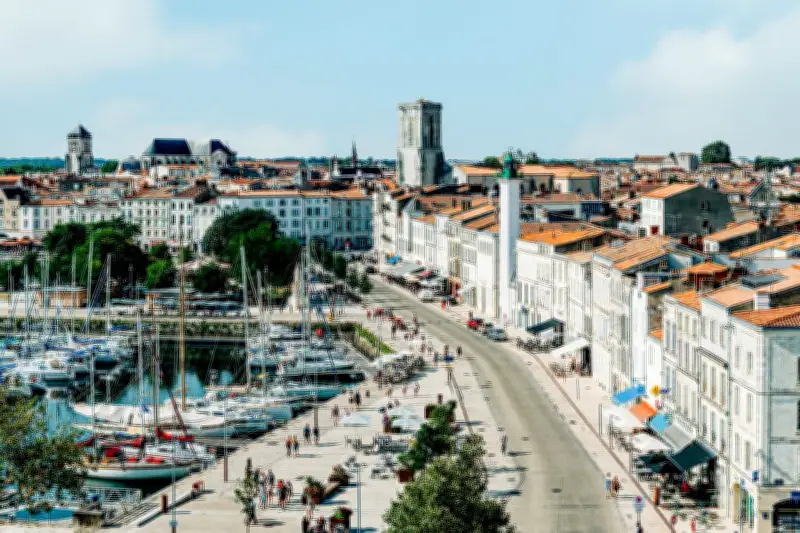 À La Rochelle, les sans-abri chassés du centre-ville par la pression policière