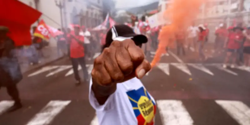 À La Réunion, la baisse des contrats aidés suscite la colère des maires