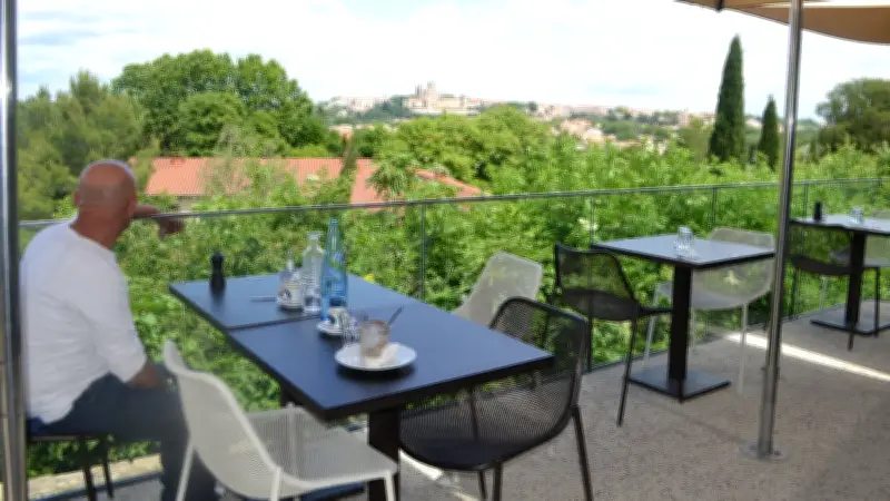 Le 9 : une halte gastronomique unique sur le canal du Midi à Béziers