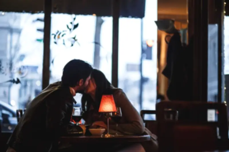 Le baiser d'une vie : 17 heures à s'embrasser jusqu'à 2h du matin