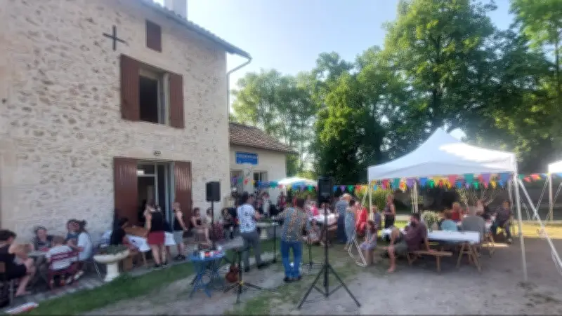 Le Comptoir des Lugues : un café-épicerie qui fait revivre le village
