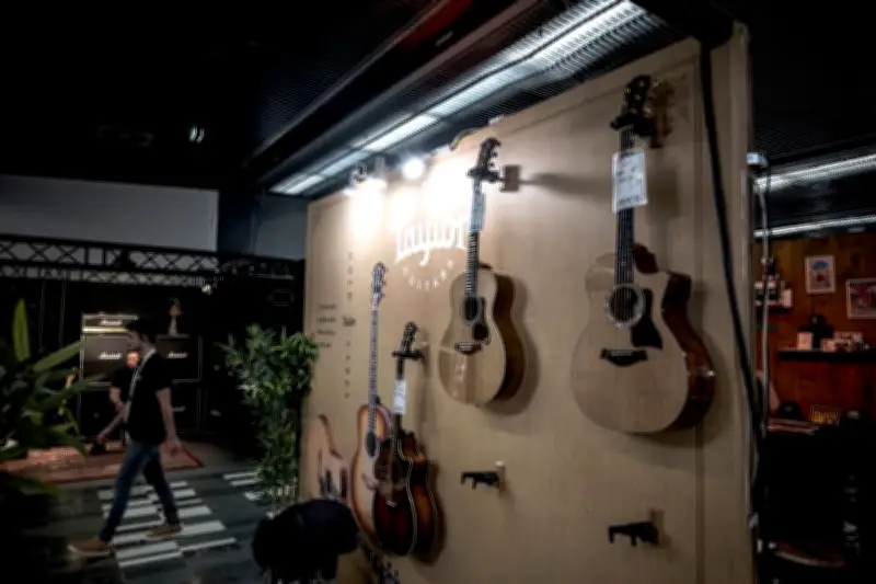 Le futur des guitares menacé par les éléphants d'Afrique