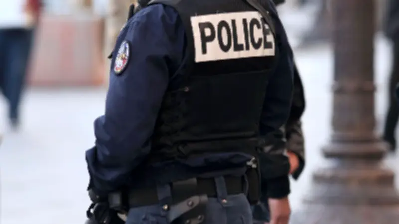 Le Mans : un homme attaque un policier au couteau, les agents ripostent et le blessent grièvement