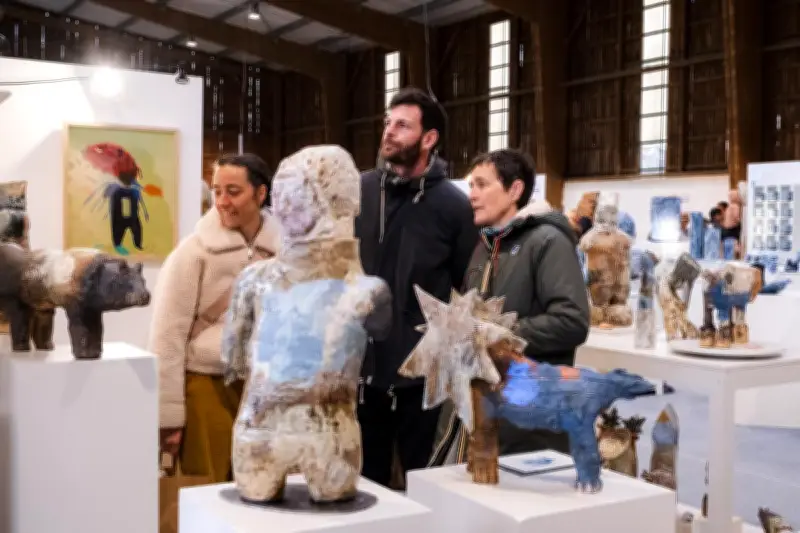 Le marché céramique de Bussière-Badil : un musée à ciel ouvert pour l'Ascension
