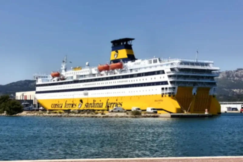 Le Mega Serena de Corsica Ferries arrive dans la rade de Toulon