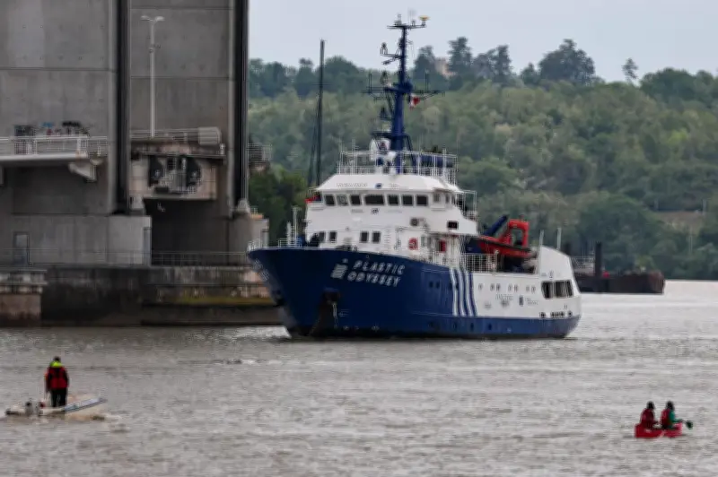 Le navire Plastic Odyssey fait escale à La Rochelle pour sensibiliser à la pollution plastique