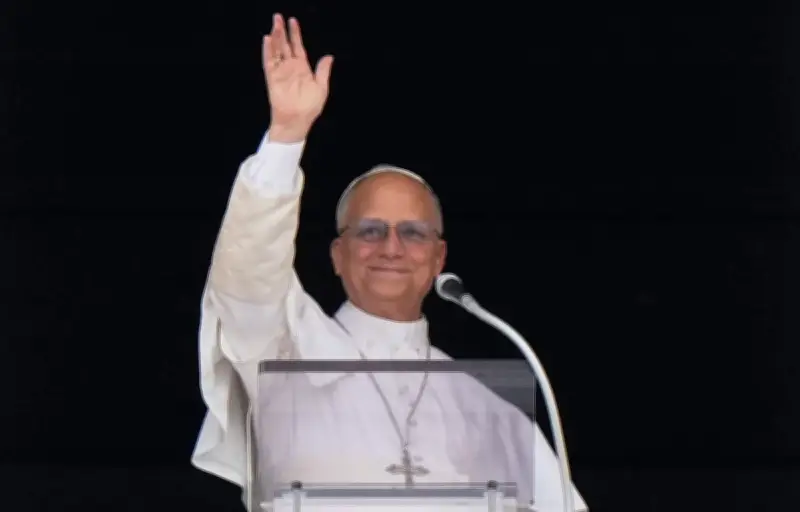 Le pape Léon XIV crée le buzz avec des baskets Nike vintage