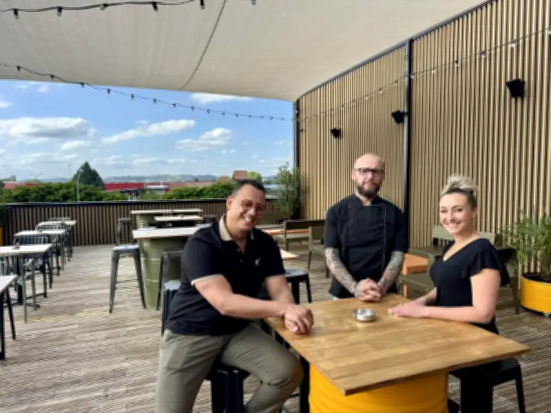 Le Perchoir : un bar d'ambiance unique avec rooftop à Boé