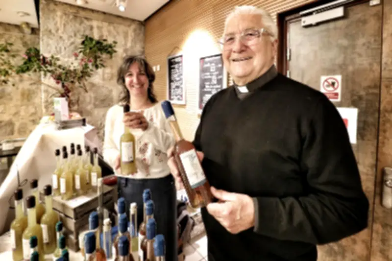 Le père Florini et une factrice lancent des liqueurs naturelles à Nice