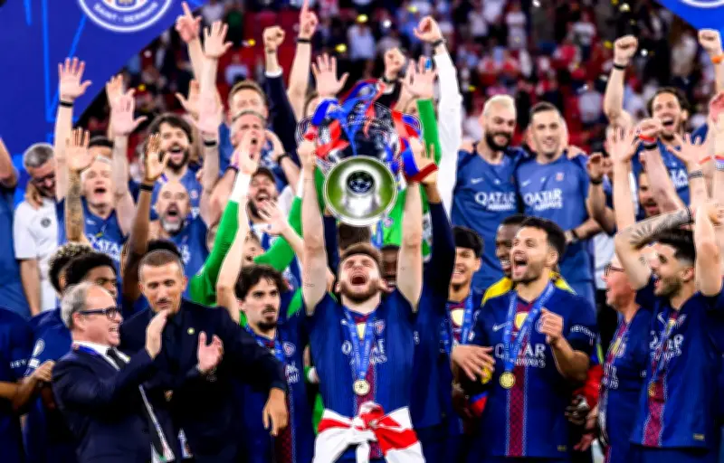 Le PSG fête son sacre au Champ-de-Mars avec 90 000 supporters
