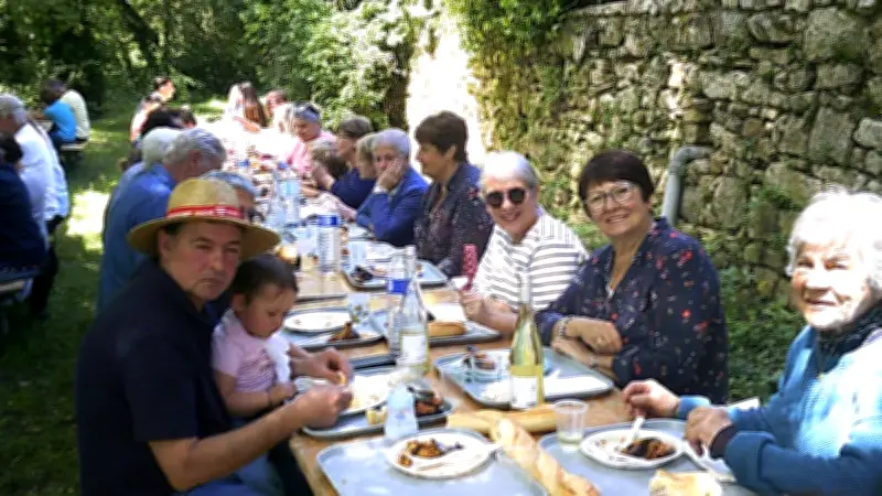 Le repas des chasseurs à Bourdic : une fête conviviale sous le soleil de mai