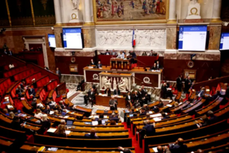Le RN veut interdire les signes religieux aux élèves hors temps scolaire