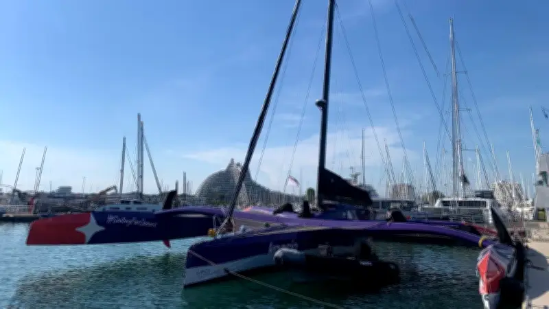 Le trimaran Plastic Odyssey d'Erwan Le Roux fait escale à La Grande-Motte