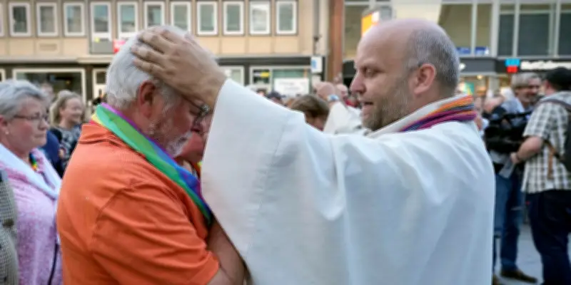 Le Vatican rappelle à l'ordre l'Église allemande sur la bénédiction des couples homosexuels