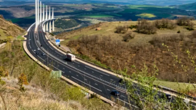 Le viaduc de Millau dévoile ses secrets sur RMC Découverte ce lundi