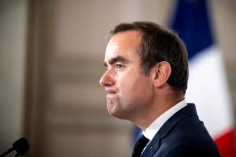 Lecornu annonce une baisse des recettes carburants, contredit la cagnotte