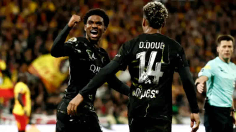 Lens-PSG (0-2) : le but somptueux d'Ibrahim Mbaye en vidéo