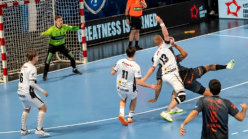 Les handballeurs de Montpellier célèbrent leur 15e Coupe de France à l'Opéra-Comédie