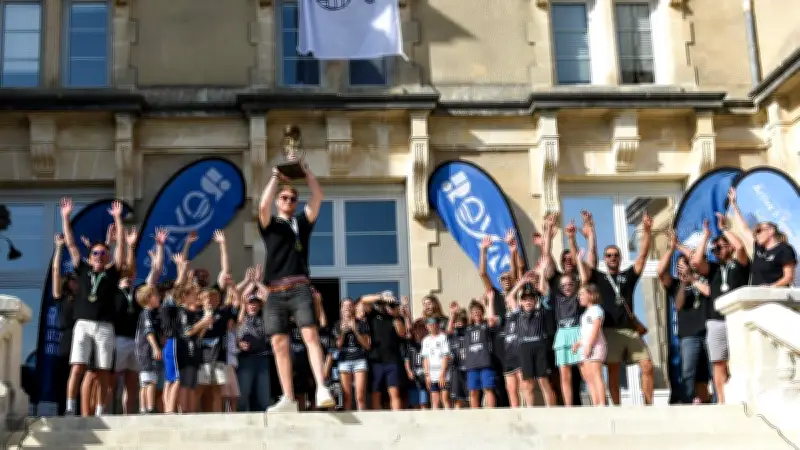 Les Pirates de Royan célèbrent leur titre de champion de France de Ligue B