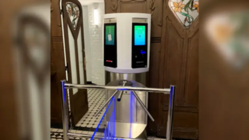 Les toilettes Belle Époque du métro parisien rouvrent à Trocadéro