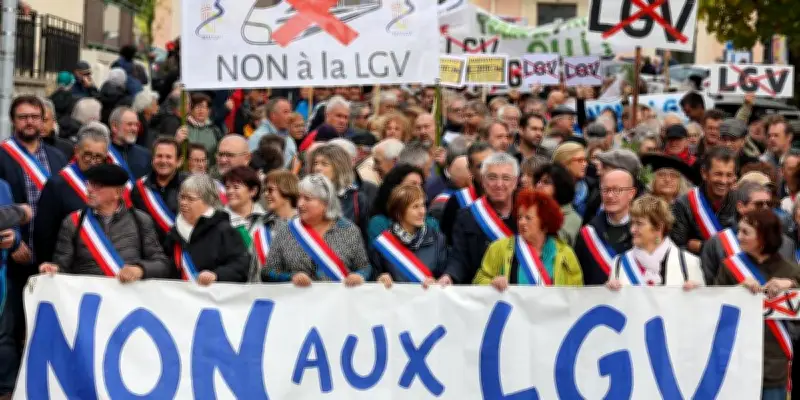 LGV Bordeaux-Toulouse : les opposants crient à la communication politique
