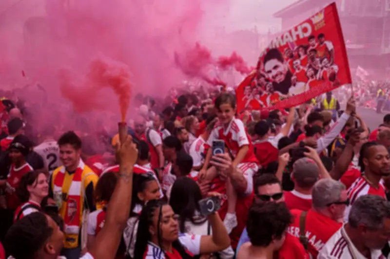Ligue des champions : malgré la défaite d'Arsenal, une marée rouge et blanche à Londres