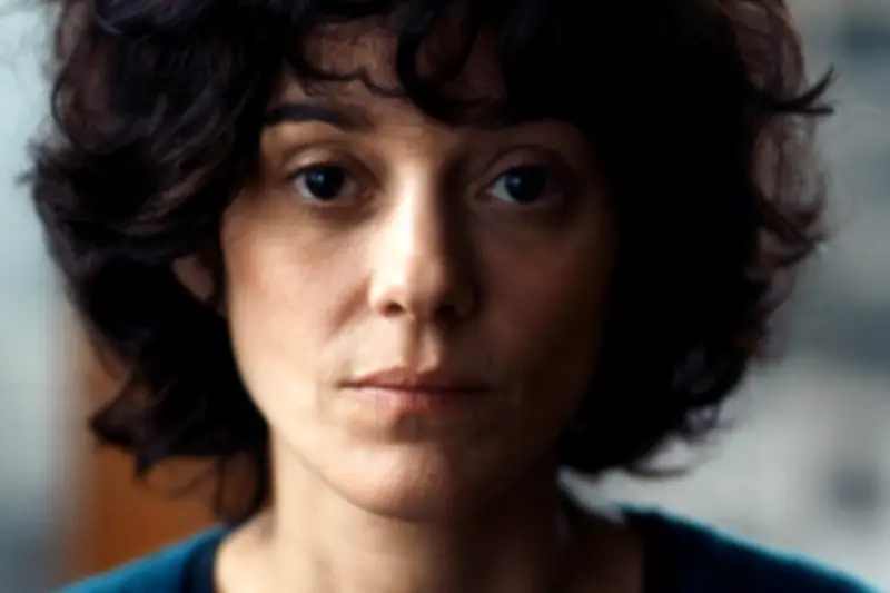 « Little Girl Blue » : Marion Cotillard au cœur d'un récit familial vertigineux