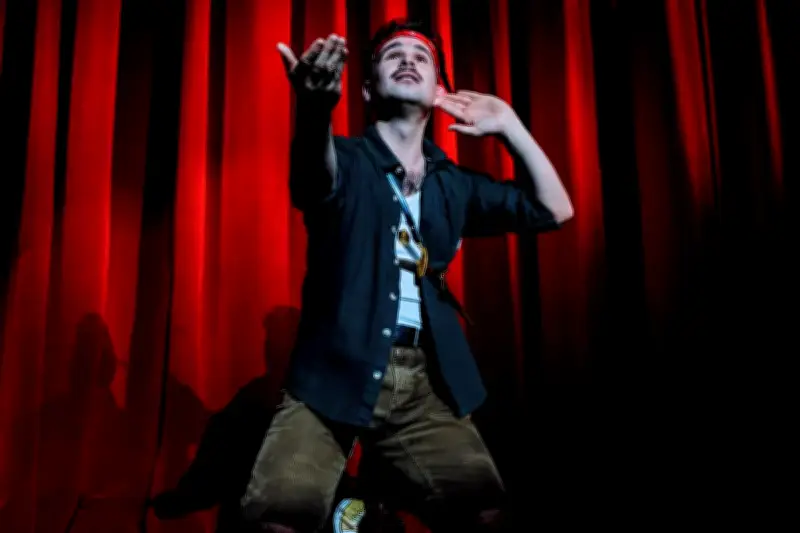 Loïc Labaste présente son « Peter Pan » féerique à la salle des fêtes