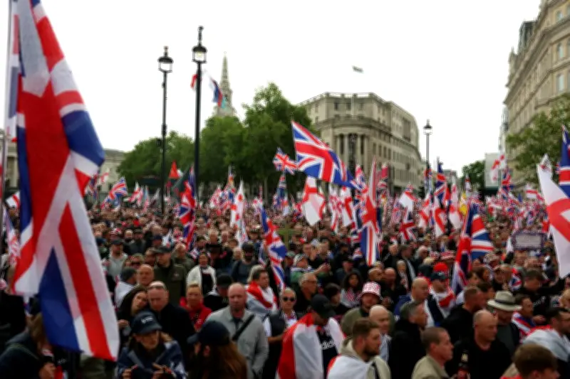 Londres : l'extrême droite mobilise des dizaines de milliers de sympathisants dans la rue