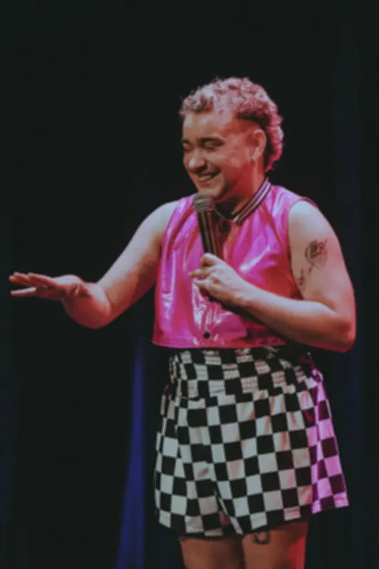 Lou Trotignon : humour et autodérision pour raconter sa transition