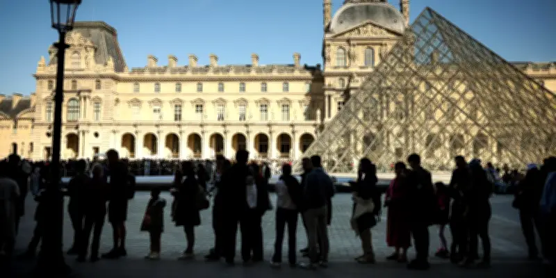 Louvre : un agent mis en examen dans l'enquête sur la fraude à la billetterie