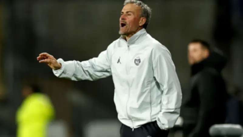 Luis Enrique égale Laurent Blanc comme entraîneur le plus titré du PSG