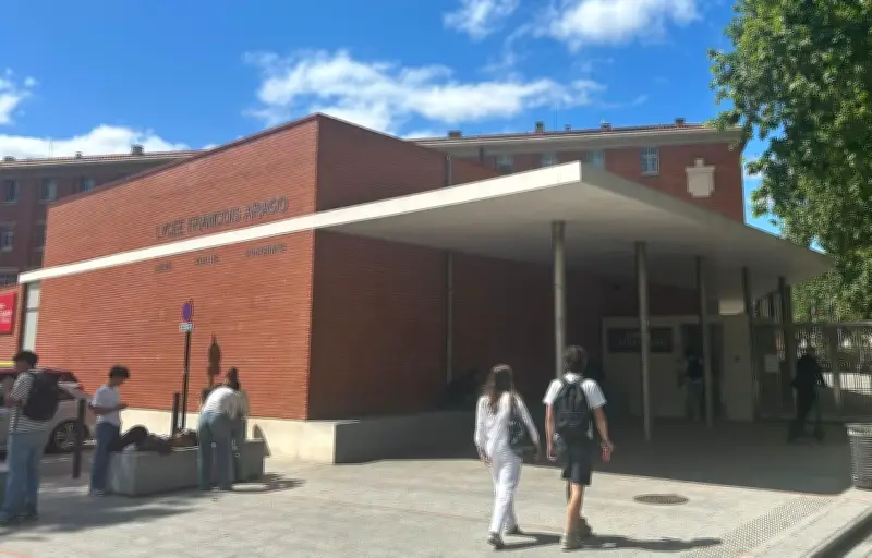 Lycee Arago Perpignan controverse tenues vestimentaires