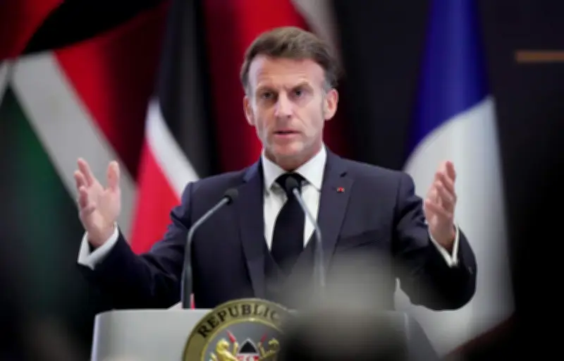Macron défend les Européens face à la Chine en Afrique