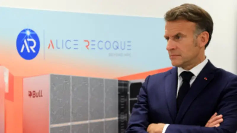 Macron : quel bilan pour ses dix ans à l'Élysée ?