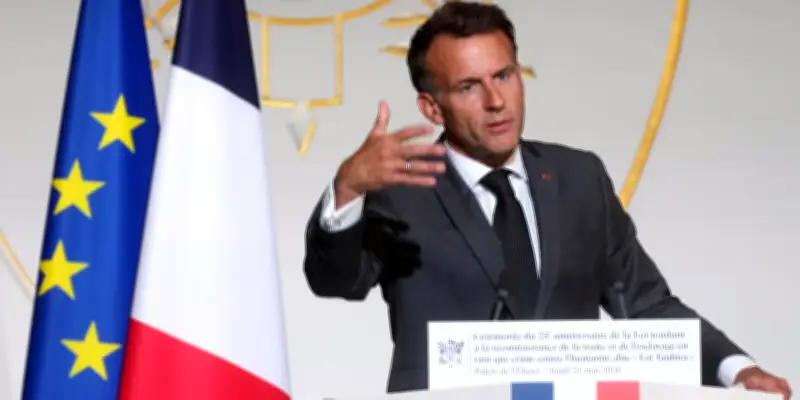 Macron évoque des réparations de l'esclavage 25 ans après la loi Taubira